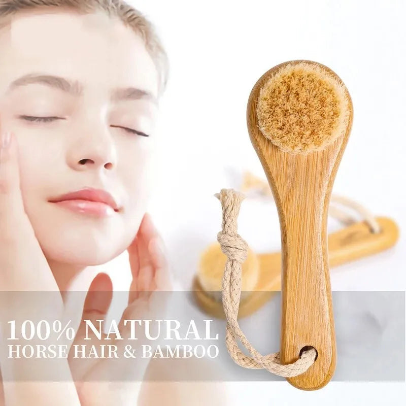 Cepillo Facial de Cerdas Suaves con Mango